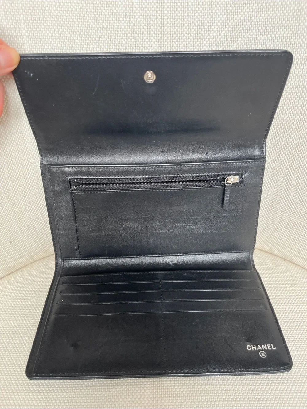 Classic CHANEL Wallet - Black Caviar Leather